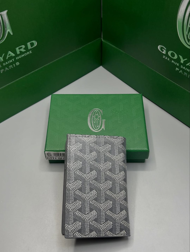 کالکشن کامل رنگ خاکستری برند لوکس گویارد / Goyard Accessories Collection