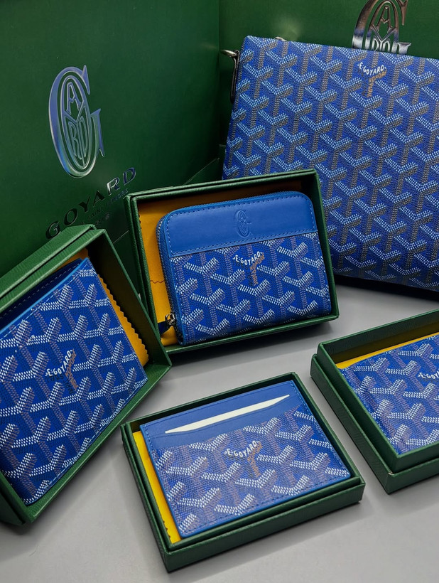 کالکشن کیف و جاکارتی آبی گویارد / Goyard Blue Accessories